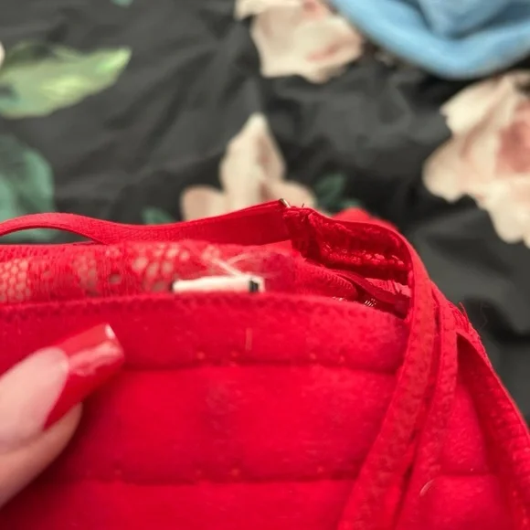 red victoria’s secret corset - Picture 3 of 3